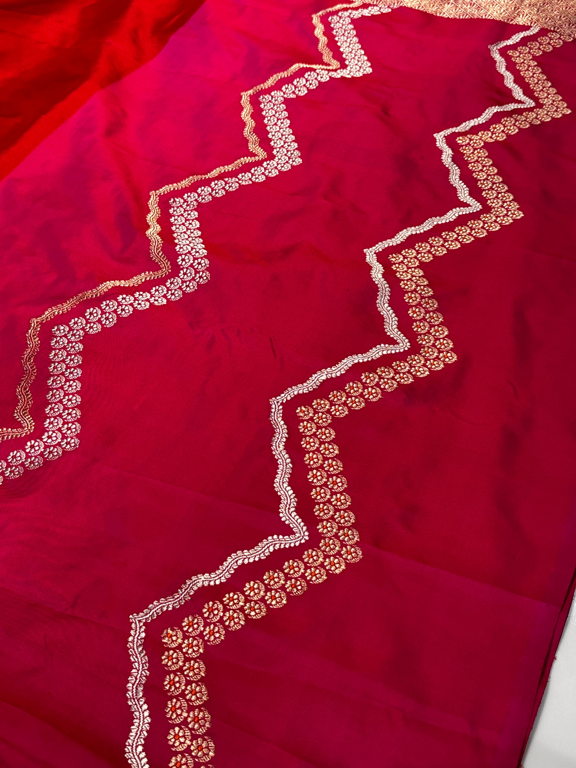 Banarasi Silk with Zigzag long Border