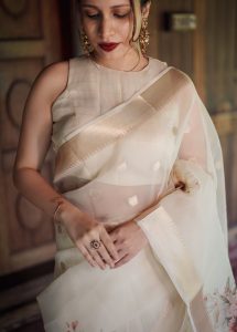 Organza Polka Dotted Saree - Image 3